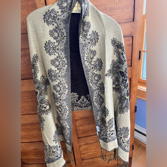 3️⃣Three Pashmina Oblong Scarves/Wraps | Insignificantly Imperfect | Reversible - Picture 14 of 16